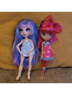 Rainbow High Violet Willow doll and Sloane La Dee Da doll lot